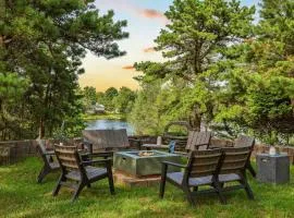 For Lake Sake by AvantStay Lakefront Hot Tub View