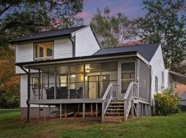 Stylish 3BR Waterfront Home w Sunset Porch Access to Dining Sunsets on Shoreline by Avantstay