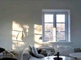 1800S House With Studio In Rörum, Österlen, отель в городе Rörum