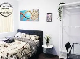 Lively Double Room - Near Olympic Park - Shared Bathroom