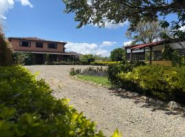 Hotel Campestre El Paraiso, hotel i Urrao