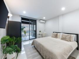 Petchaburi31 Platinum Suite Home, khách sạn ở Bangkok