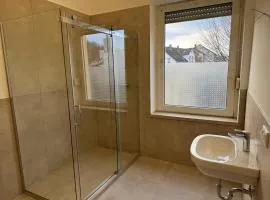 Große Monteurwohnung mit 2 Bädern &Parkplatz