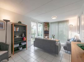 Holiday Home near Dutch Beach with Pool, hotel em Sint Maartensvlotbrug