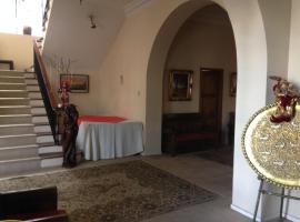 Mansion Samzara Hosteleria, cheap hotel in Sangolquí
