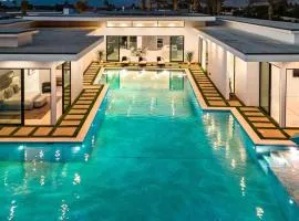 2 Luxury Villas • Pickleball Court Pool Putting Green Bravo by AvantStay