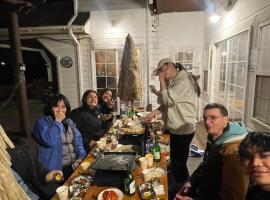 버킷 제주 - Bucket Jeju، فندق في سيوجويبو