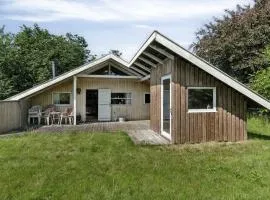 Charming Cottage Near The Water