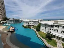 1 Bedroom Beachside Condo in Cha-am