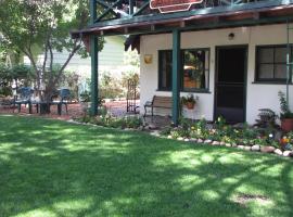 Kern Riverfront Lodge, hotel with parking in Kernville
