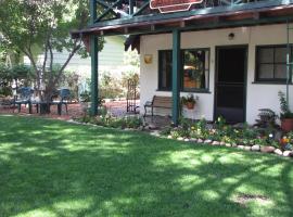 Kern Riverfront Lodge, cabin in Kernville