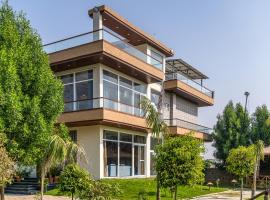 ELIVAAS Echoes by the Aravalli Pet-friendly 5-BHK Villa With Private Pool, готель у місті Siroli