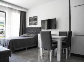 Modern Studio Pool & Terrace 5 min to beach at Courtyard Long Beach, hotel a Iskele