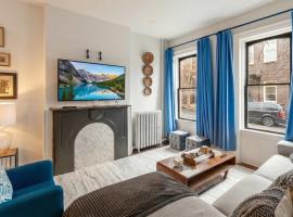 4BR Historic Victorian Townhouse with BBQ & Yard, hotel a Trenton