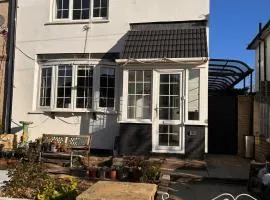 Baoyan Kingston - Guest House with 2 bedrooms with 1 toilet-washing room