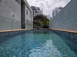 Olga Resort - אולגה ריזורט, hotel sa H̱adera