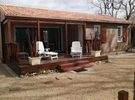 Chalet 19 Cosy bord de Lac, dans domaine avec piscine couverte accueil 4 voyageurs LOUMAELOU