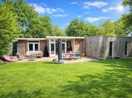 Fraaie familiebungalow op heerlijk rustige plek