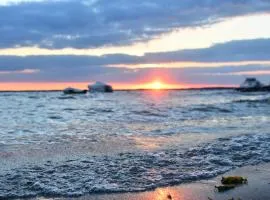 Elegantes & modernes Apartment NeLi mit Terrasse, 100m zum Hafen Röbel Müritz