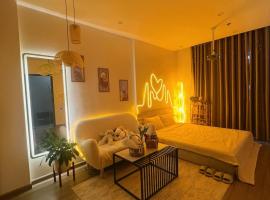 Homestay Vinhome Smart City SA5, hotel a Phú Thú