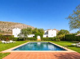 Cubo's Casa Rural Cortijo El Puntal, hotel i Teba