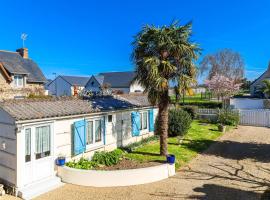 Les Volets Bleus Cottage, khách sạn ở Ploubalay