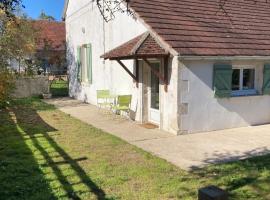 Maison Dog Friendly, Hotel in Bessais-le-Fromental