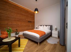 Renovated Studio with Wooden Interior, Central Rakvere, hotel i Rakvere