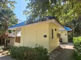 Jungle Breeze Bungalow, Fast WiFi, Quiet Retreat