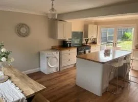 Spacious modern detached house in eye near A140 in the town centre