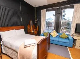 OYO Cornerstone Manor Hotel