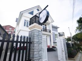 HUNA's HOUSE, hotel di Ấp Ða Thành