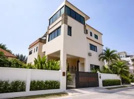 Rawai 3BR Villa Shared Pool near Shops & Dining
