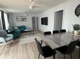 3BR Guesthouse w Sunroom Near Stanhope Leisure