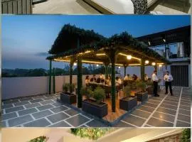 HOTEL UPTOWN with Luxury Restaurant & Rooftop Near Connaught Place, New Delhi City Centre