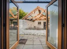 Cosy Welsh Cottage in St Davids Centre with Garden