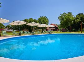 Villa 77 by Villas Guide, hotel sa Sisak