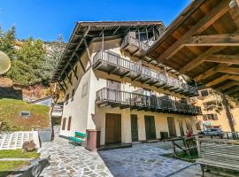 Rochebrune Apartments in Ski Resort, Hotel in Claviere
