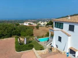 Villa con piscina Vista mare 12 posti letto by budoni affitti