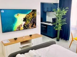 Elena's Studio Central - Home Cinema - Confort Premium