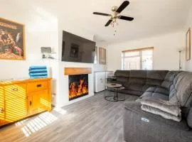 Modern Home with Hot Tub Garden & Private Parking