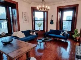 Luxury 2 bedroom city centre apartment with panoramic views and high ceilings