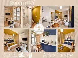 Room N5 Arles Centre TV Netflix WiFi