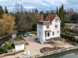 La Villa des Coccinelles, Hotel in Olivet