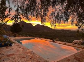 Oikia Aetolithi (near Mikines), hotell i Fíkhtion