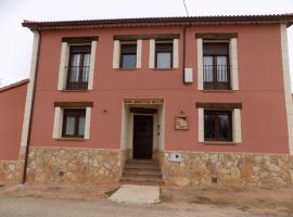 Casas Rurales las Eras III, hotell i Ayllón
