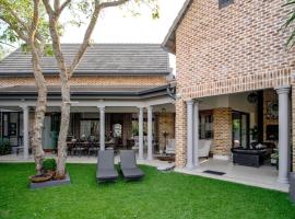 Tembeliving Guest House: Giyani şehrinde bir otel