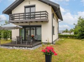 Zaciszny Dom HARALD - Taras & Ogród - Wyspa Wolin by Noclegi Renters, hotel din Zastań