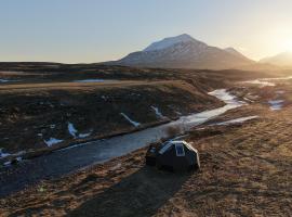 Igloo-Dome by a River - Sky Sighting, hotel di Litli-Árskógssandur