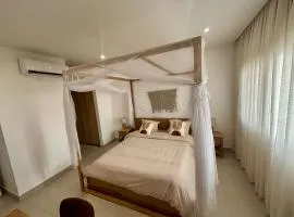 Almadies Serenity- Piscine, Gym, Rooftop avec Ocean View - 3 chambres, 3 salles de bain, Luxe & Calme